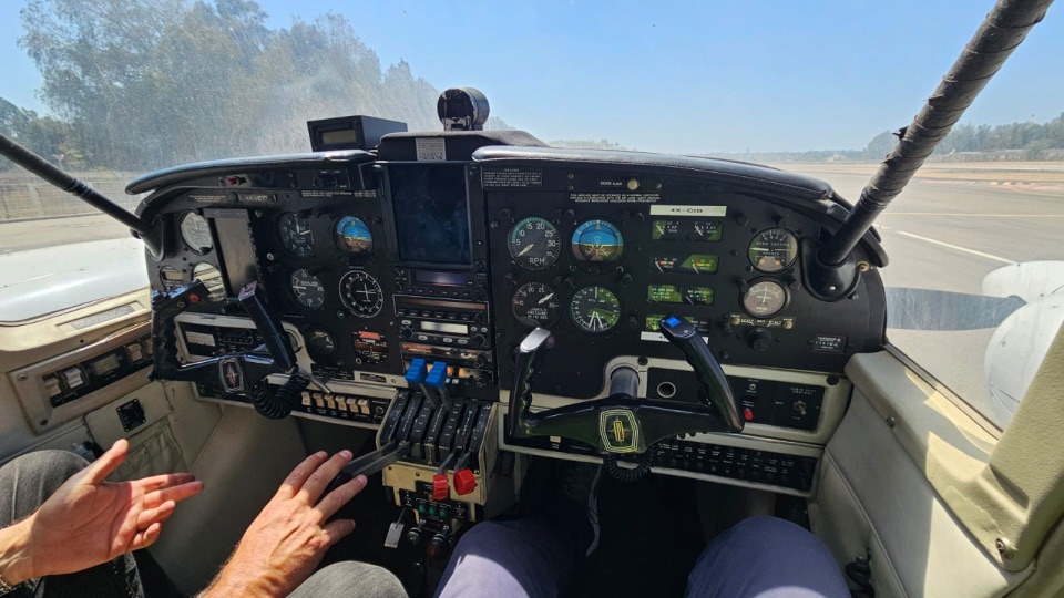 Wide cockpit view during take-off roll